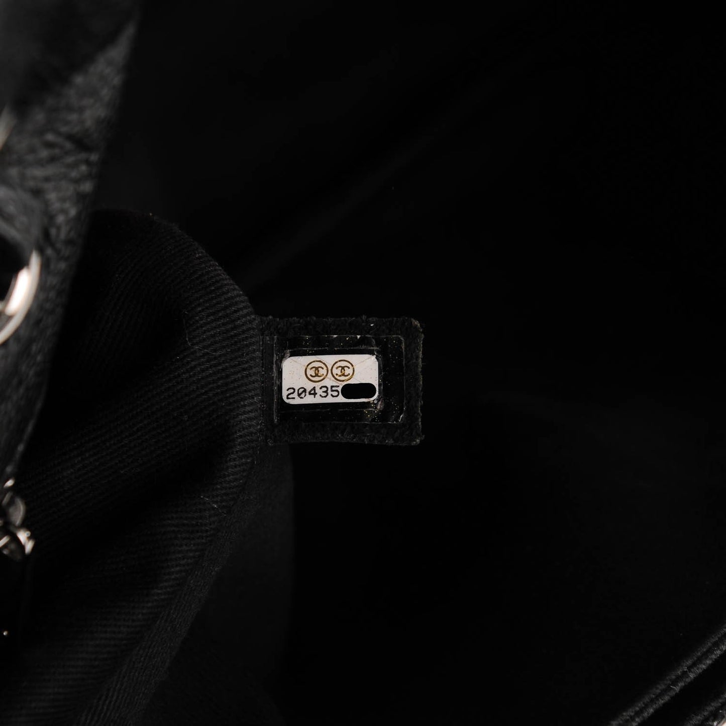 Grained Calfskin Medium Natural Beauty Flap Black