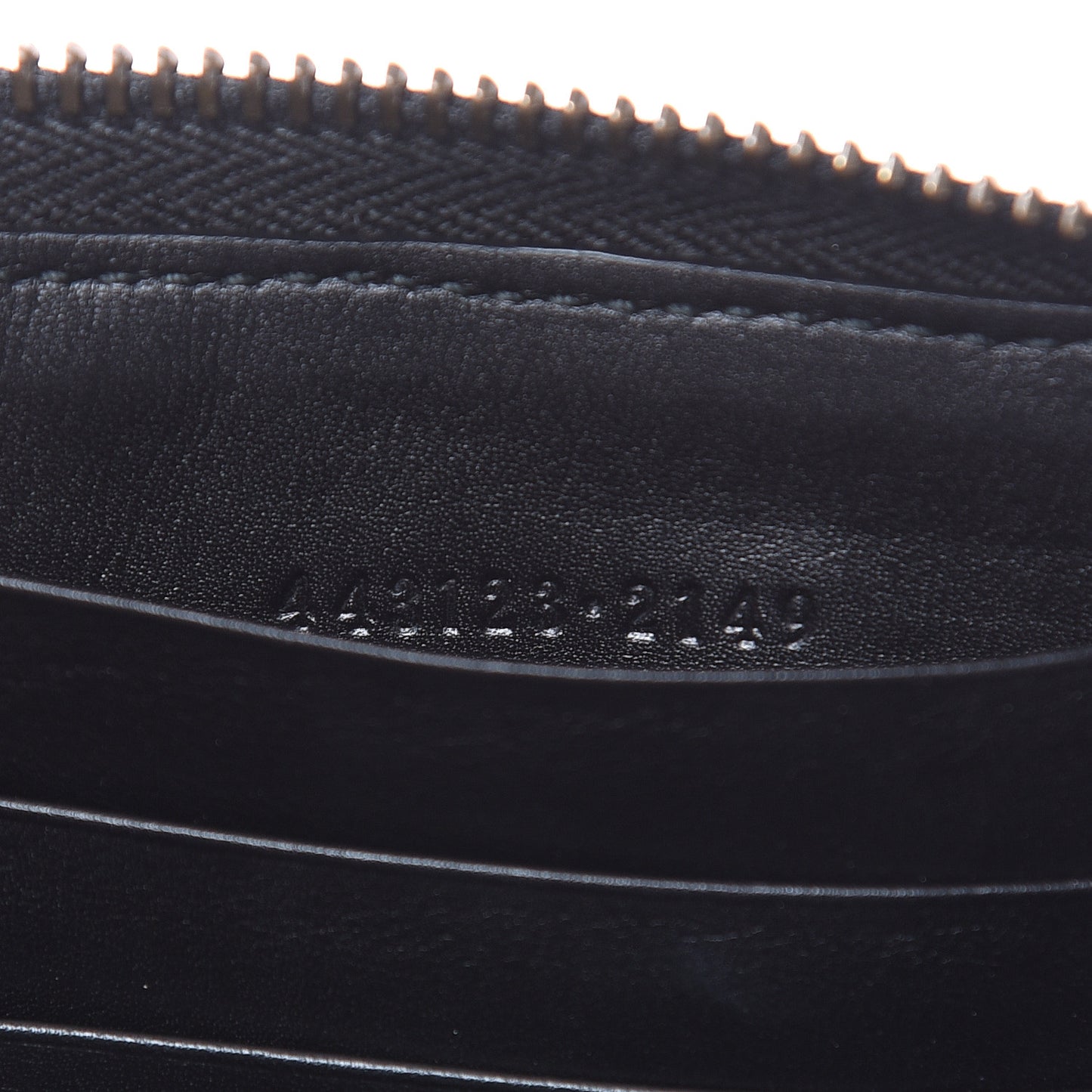 Calfskin Matelasse GG Marmont Zip Around Wallet Black White