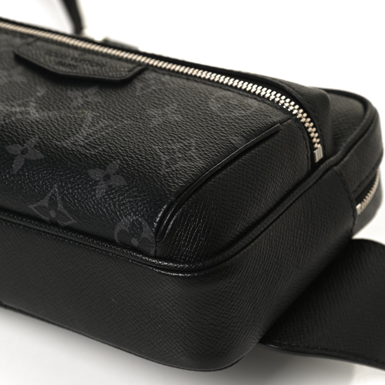Louis Vuitton Taiga Monogram Outdoor Bumbag Black 11 of 14