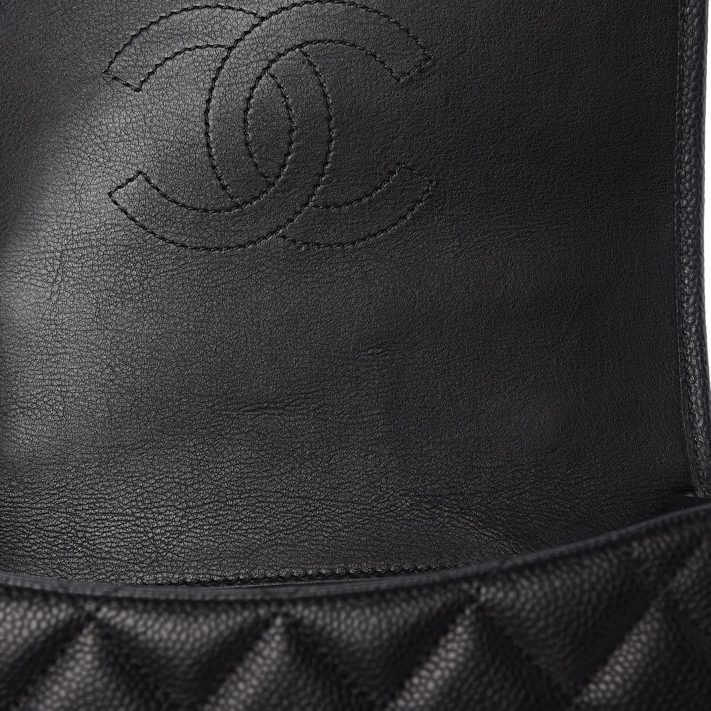 Caviar Iridescent Calfskin Quilted Small Daily Carry Messenger Black