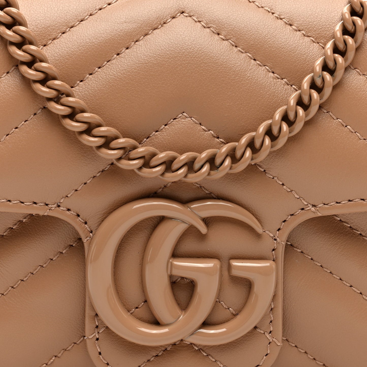 Calfskin Matelasse Monochrome Super Mini GG Marmont Shoulder Bag Camelia