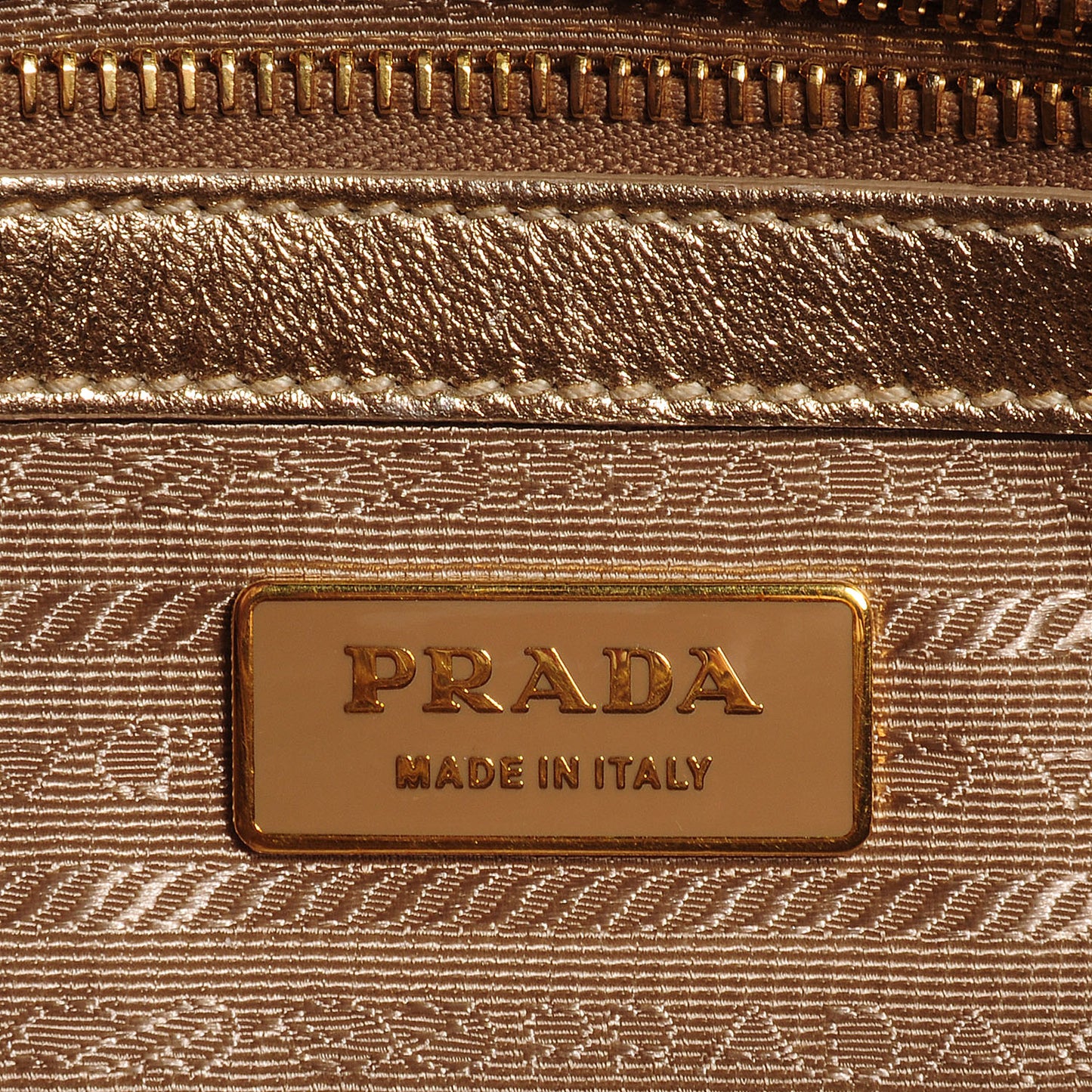 Nappa Gaufre Dome Satchel Platino