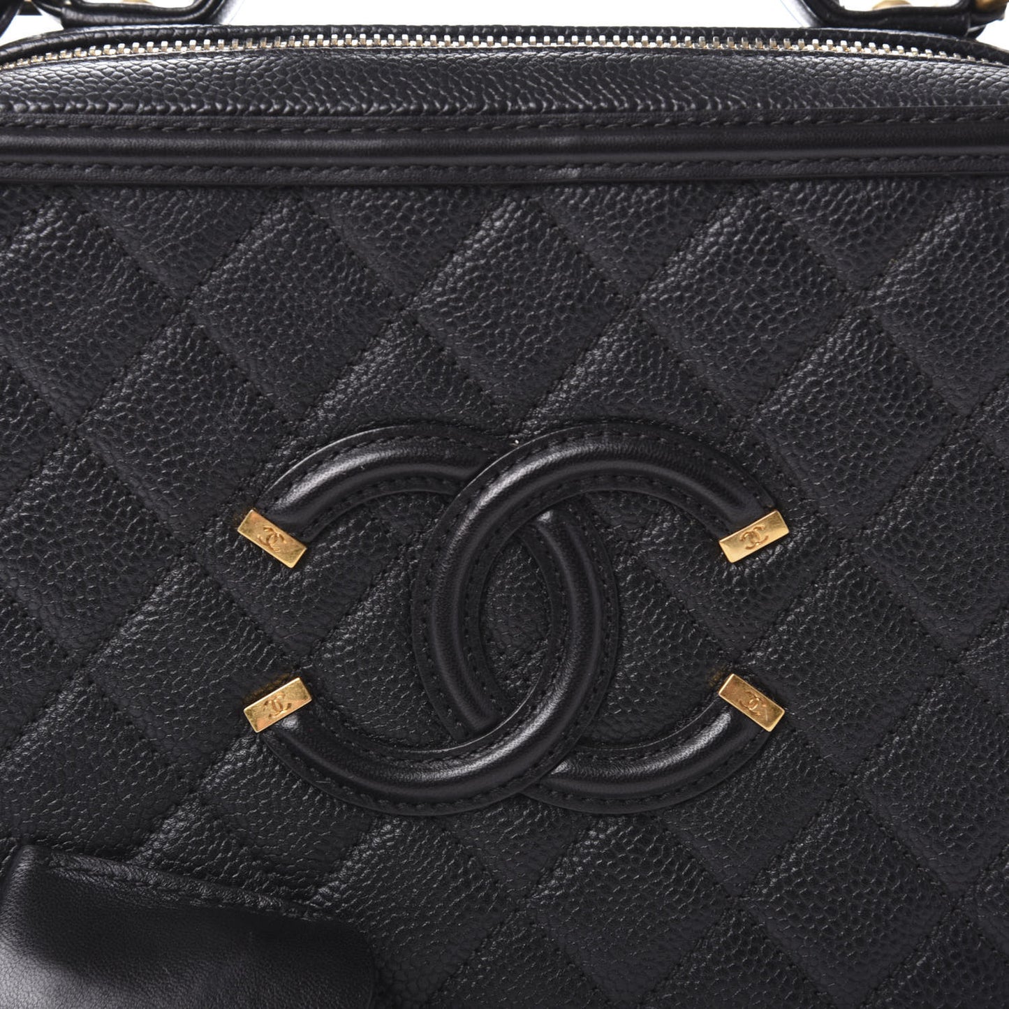 Caviar Quilted Medium CC Filigree Vanity Case Black