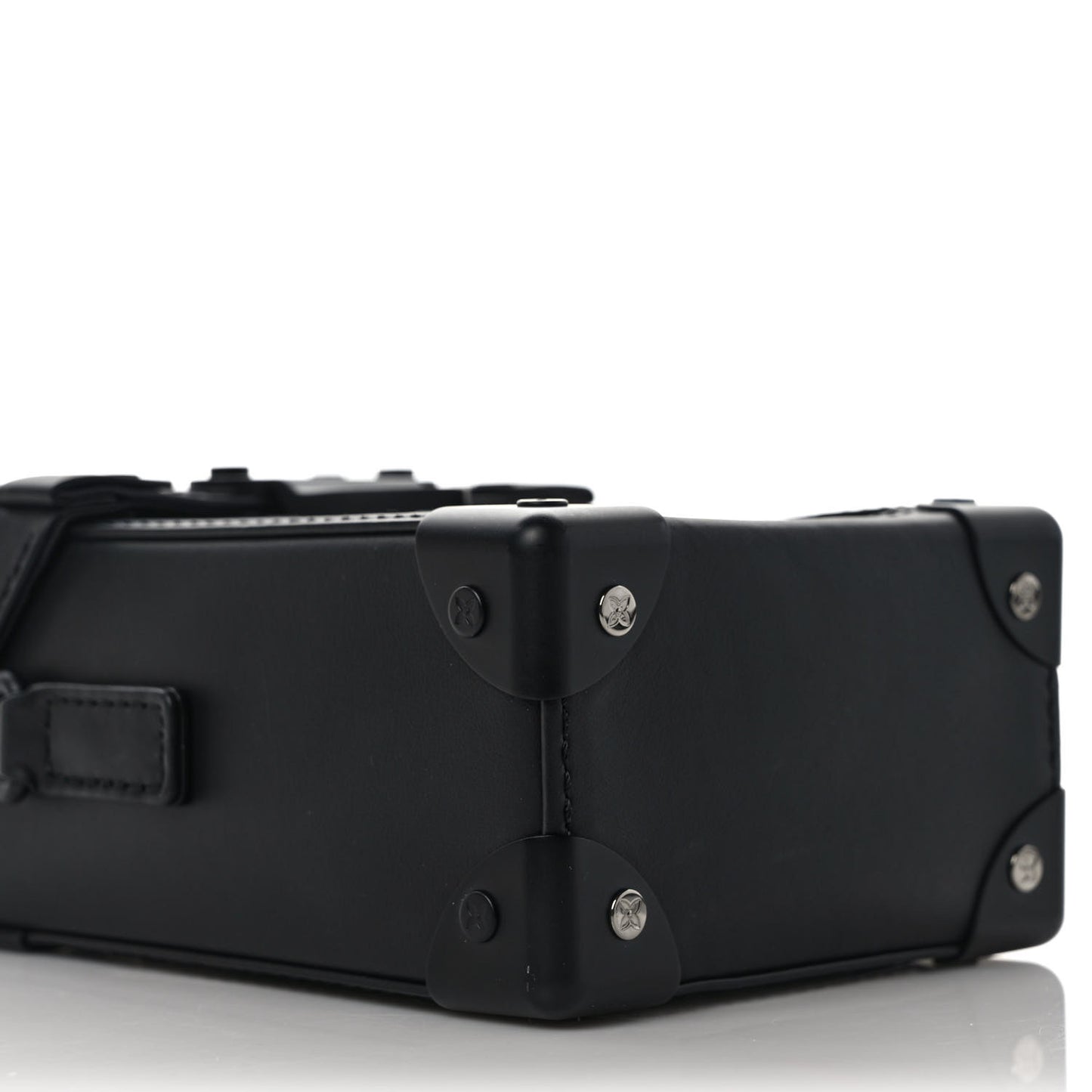 Taurillon Monogram Vertical Trunk Wearable Wallet Black