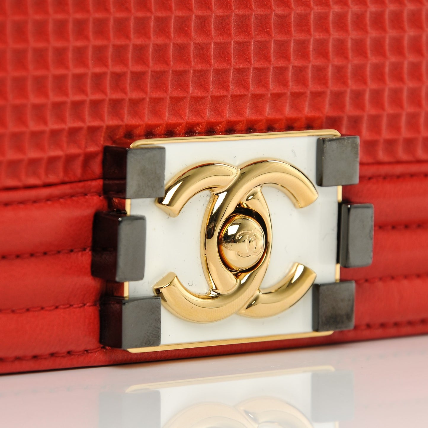 Lambskin Embossed New Medium Boy Cube Flap Red