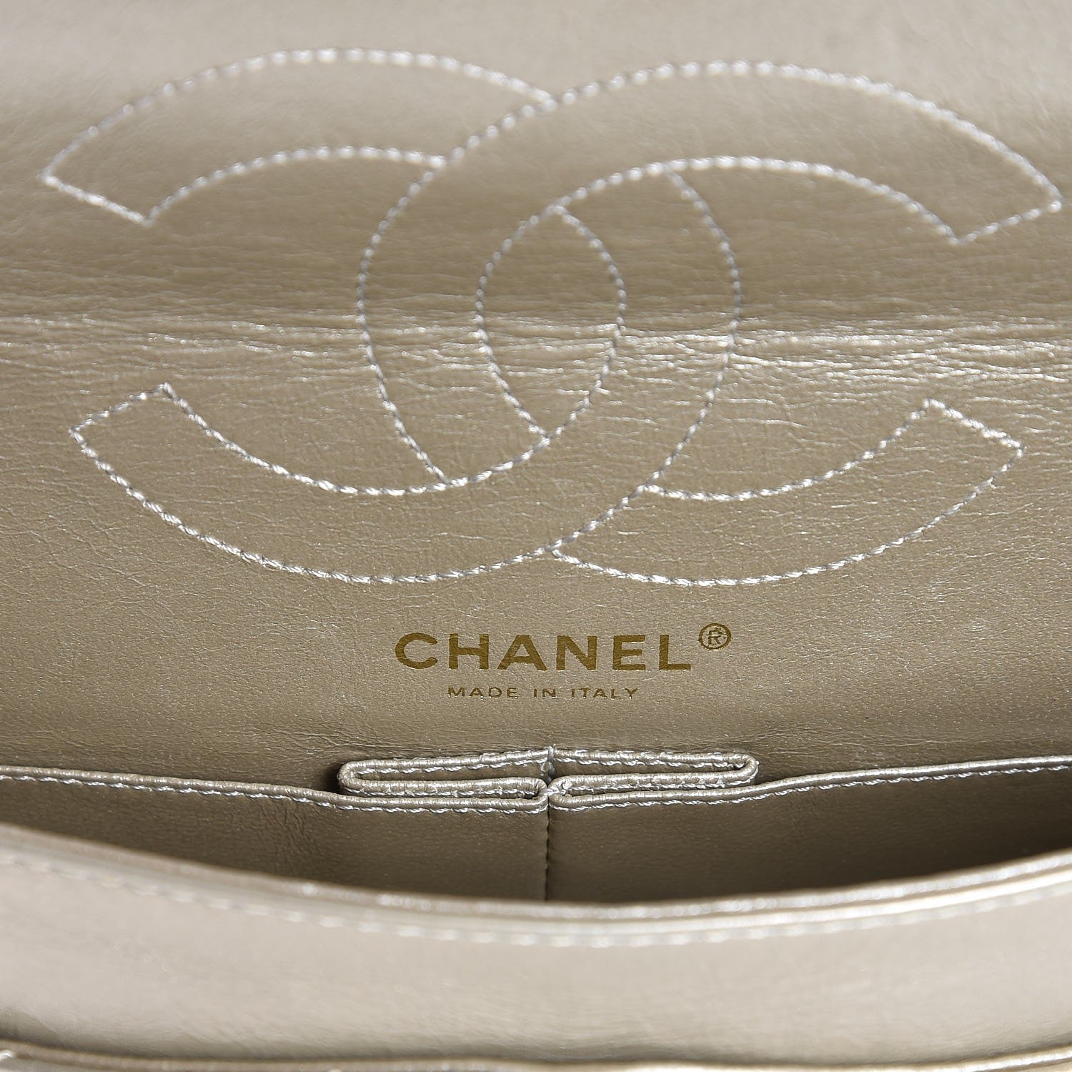 Chanel Metallic Aged Calfskin 2.55 Reissue 225 Flap Light Gold 6 of 7