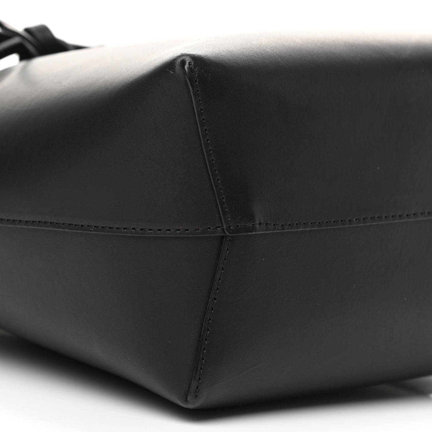 Vegetable Tanned Calfskin Bucket Bag Black Flamma