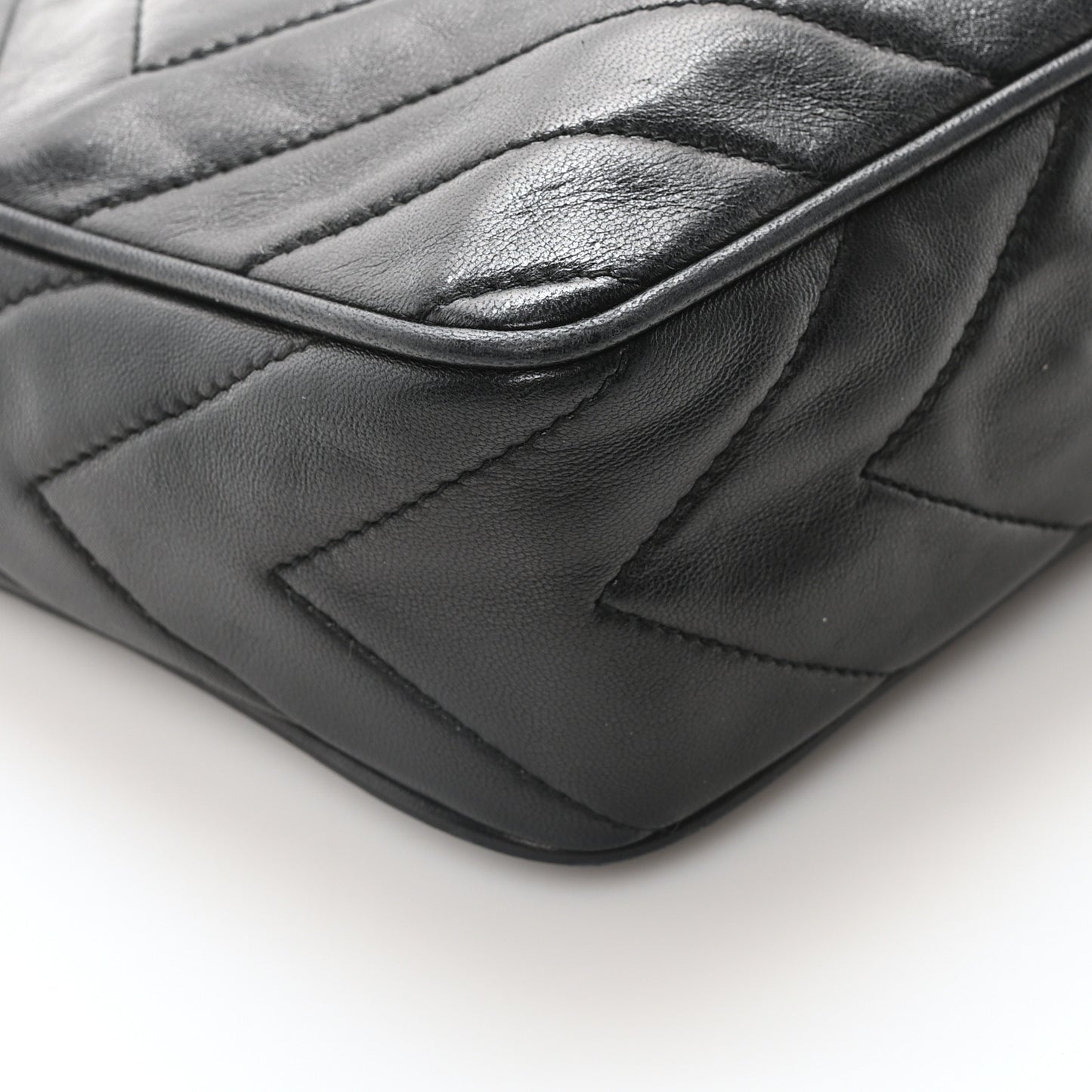 Lambskin Chevron Quilted Tassel Camera Case Black