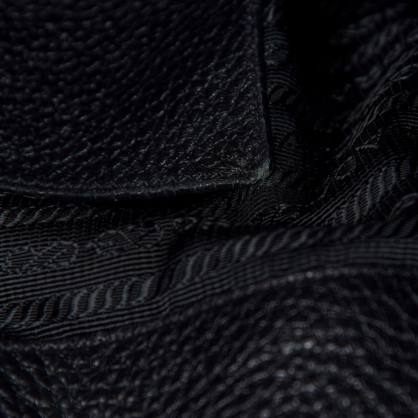Vitello Daino Hobo Black