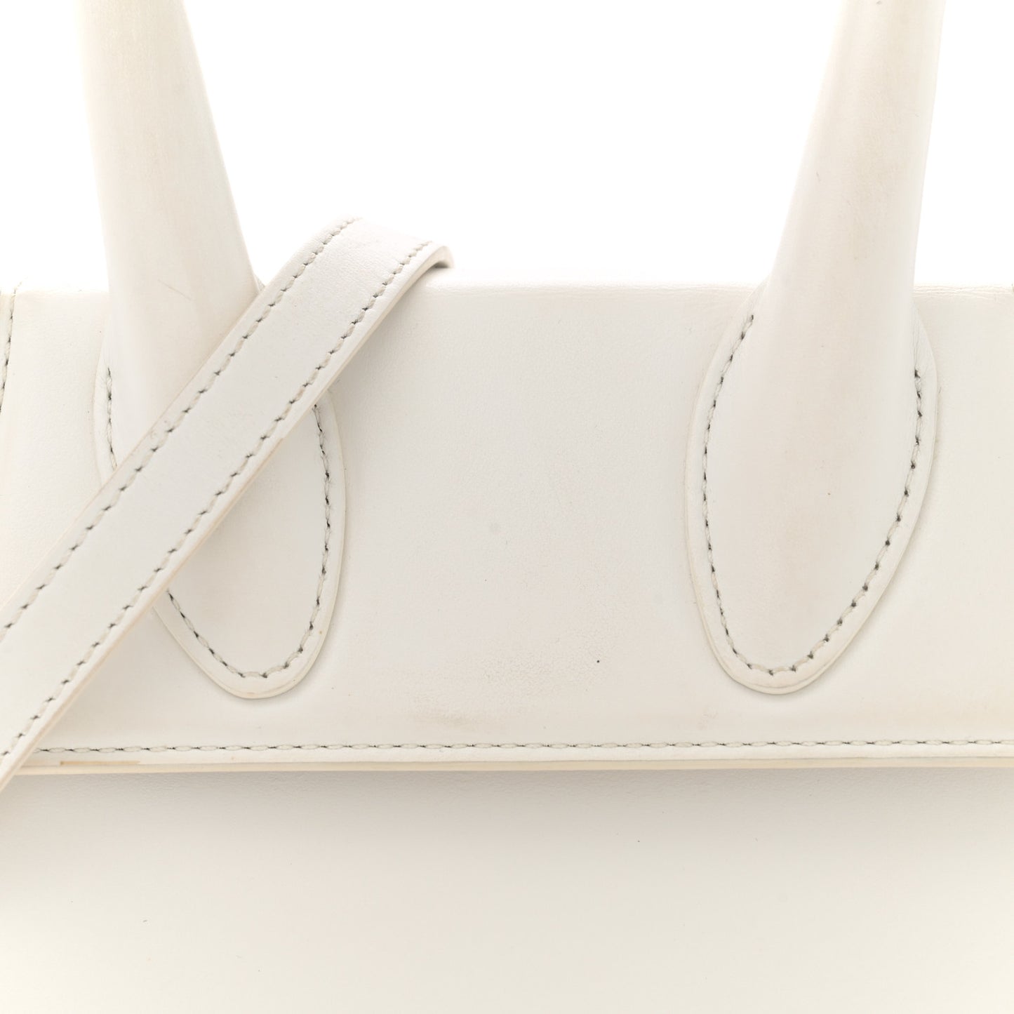 Smooth Calfskin Le Chiquito Moyen White