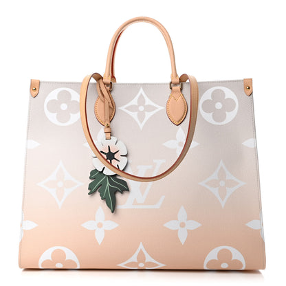 Louis Vuitton Monogram Giant By The Pool Onthego GM Brume 1 of 4