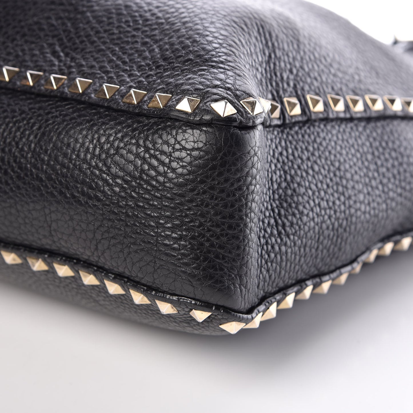 Pebbled Calfskin Large Rockstud Flip-Lock Messenger Bag Black