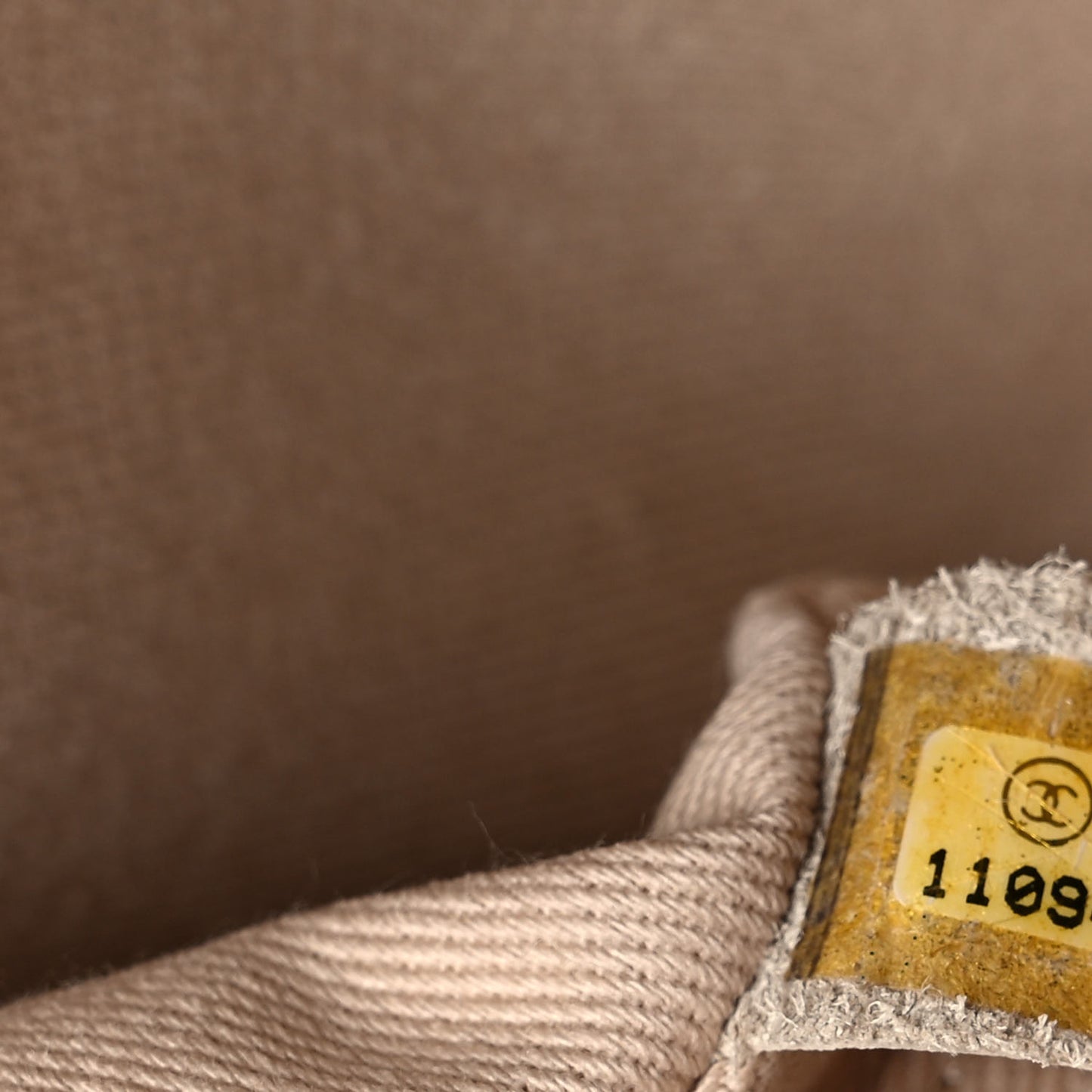 Calfskin Diagonal Ligne Medium Flap Beige