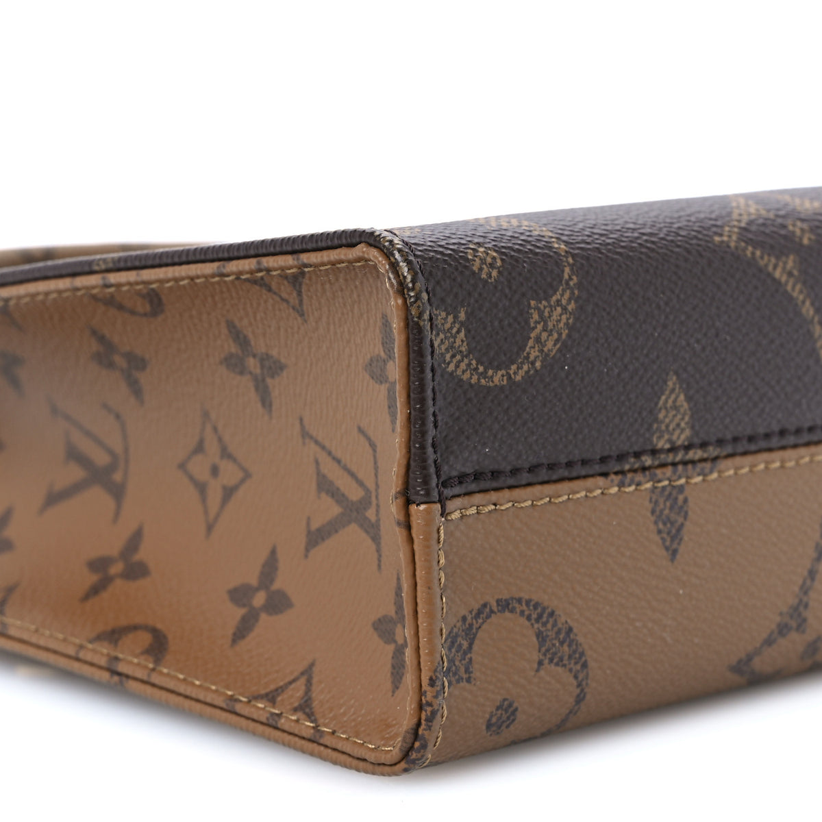 Reverse Monogram Giant Onthego BB
