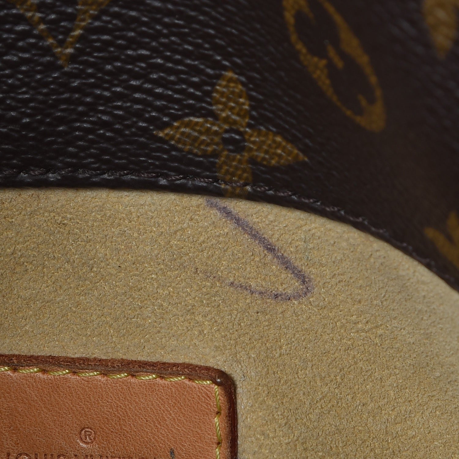 Louis Vuitton Monogram Artsy MM 14 of 17