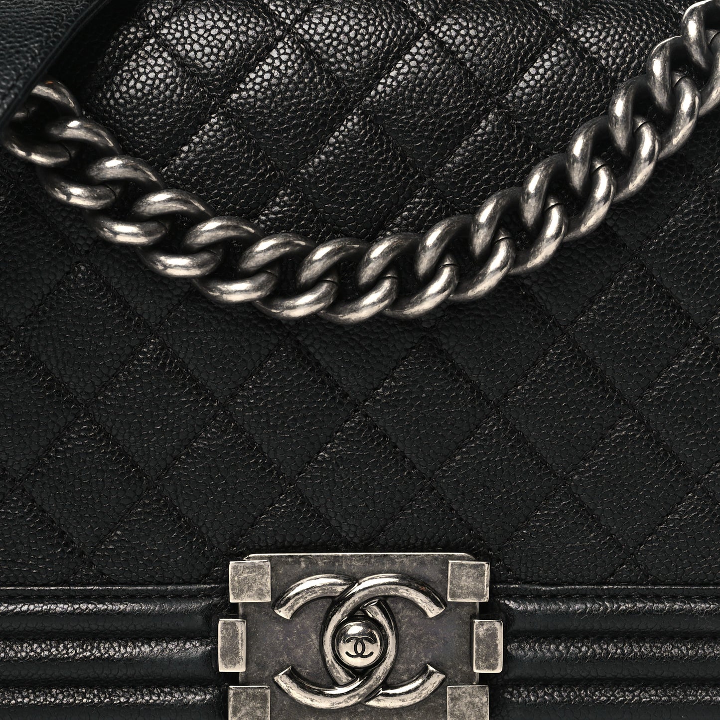 Caviar Quilted Medium Boy Flap Black
