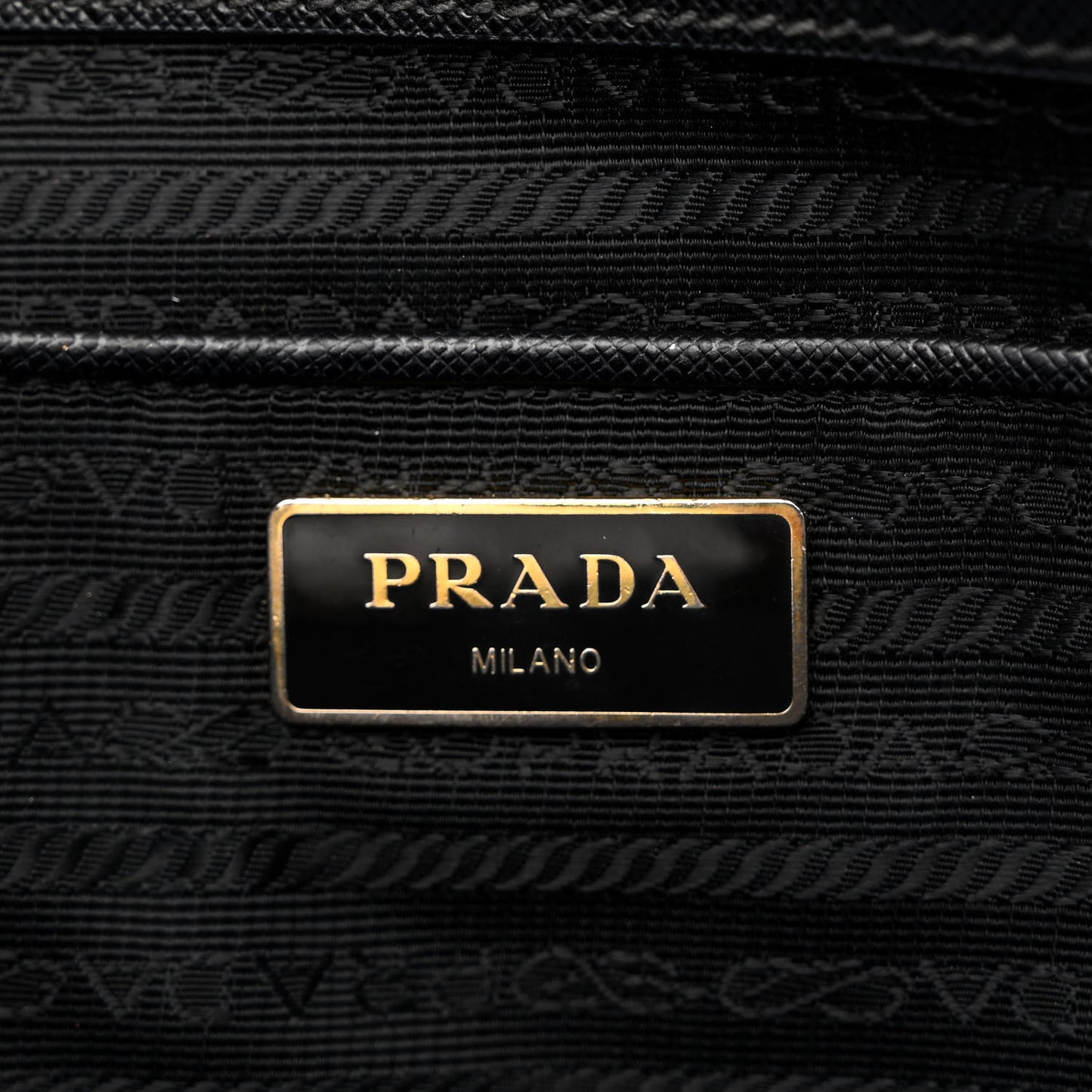 Saffiano Medium Galleria Double Zip Tote Black