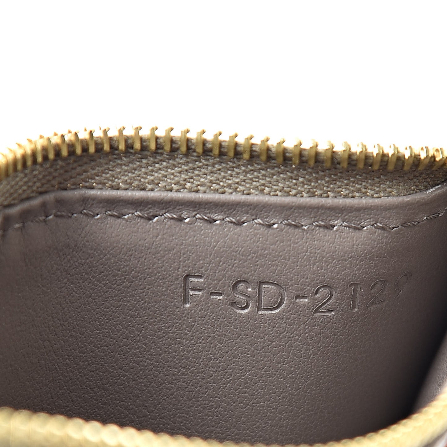 Grained Calfskin Zipped Card Holder Pebble