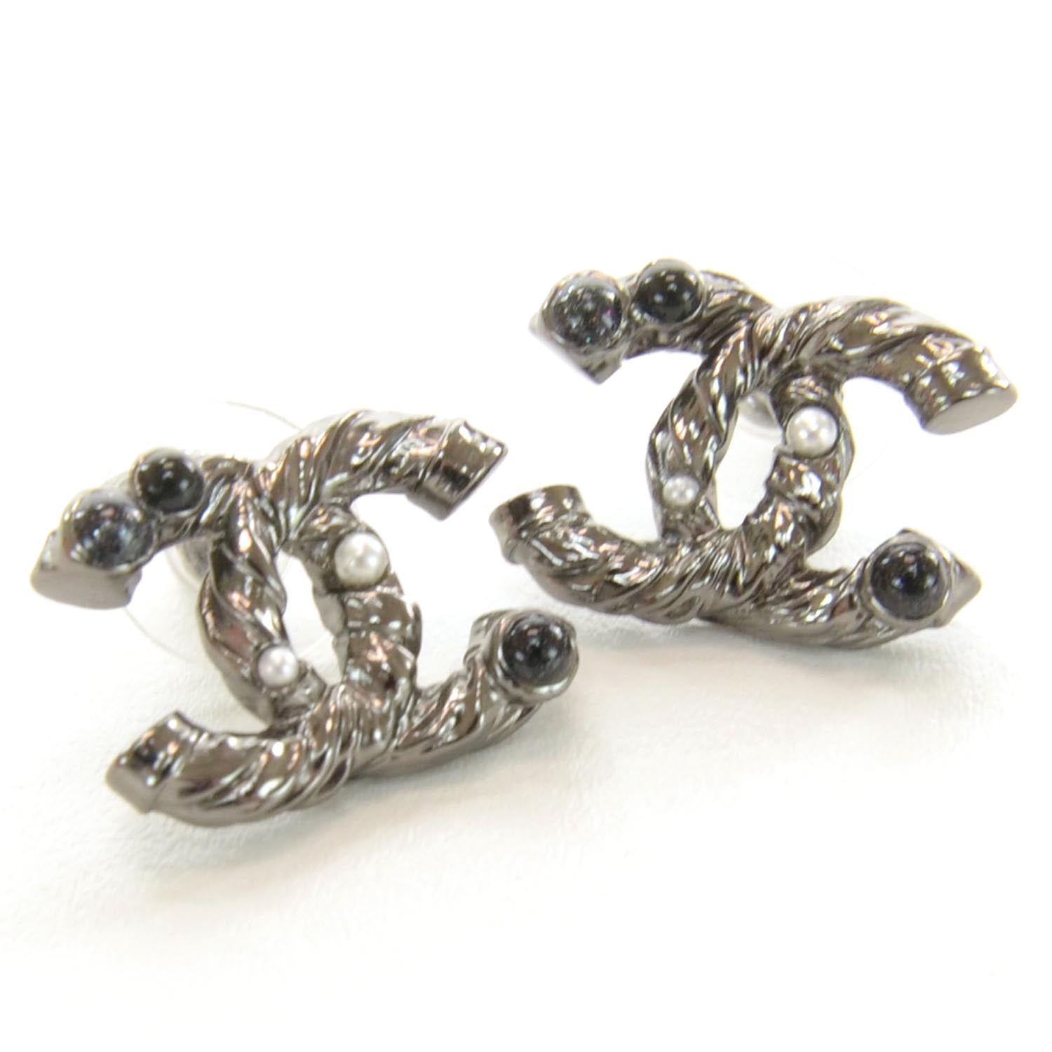 Chanel Pearl CC Earrings 1 of 4