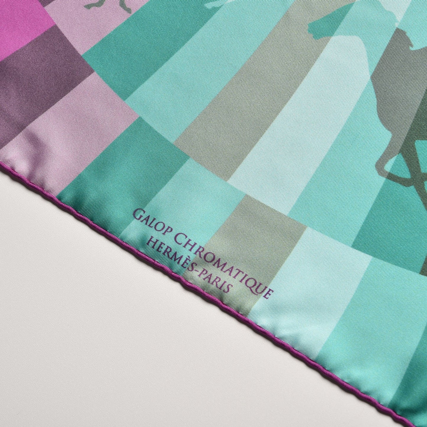 Silk Galop Chromatique Scarf 90 Fuchsia Turquoise Bleu