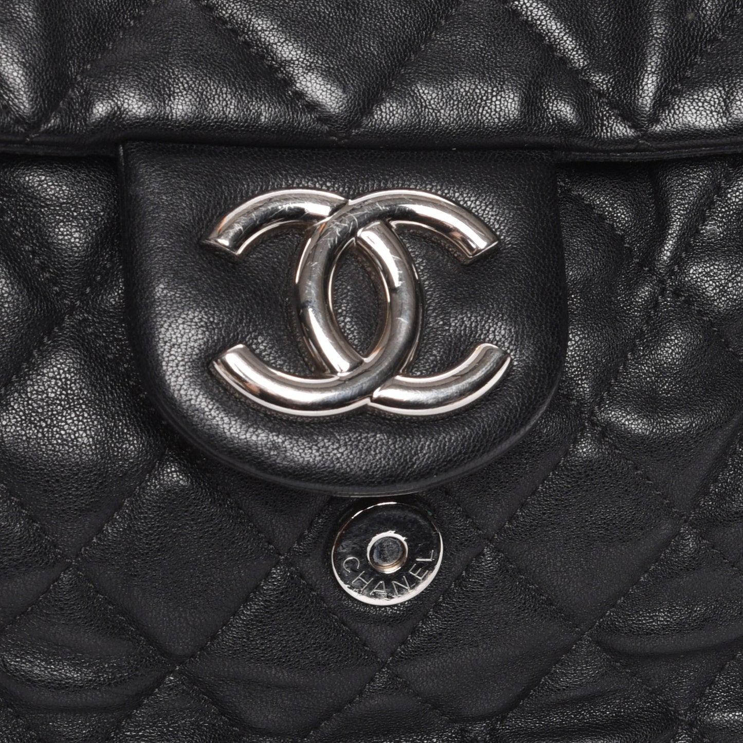 Washed Lambskin Quilted Maxi Chain Around Flap Black