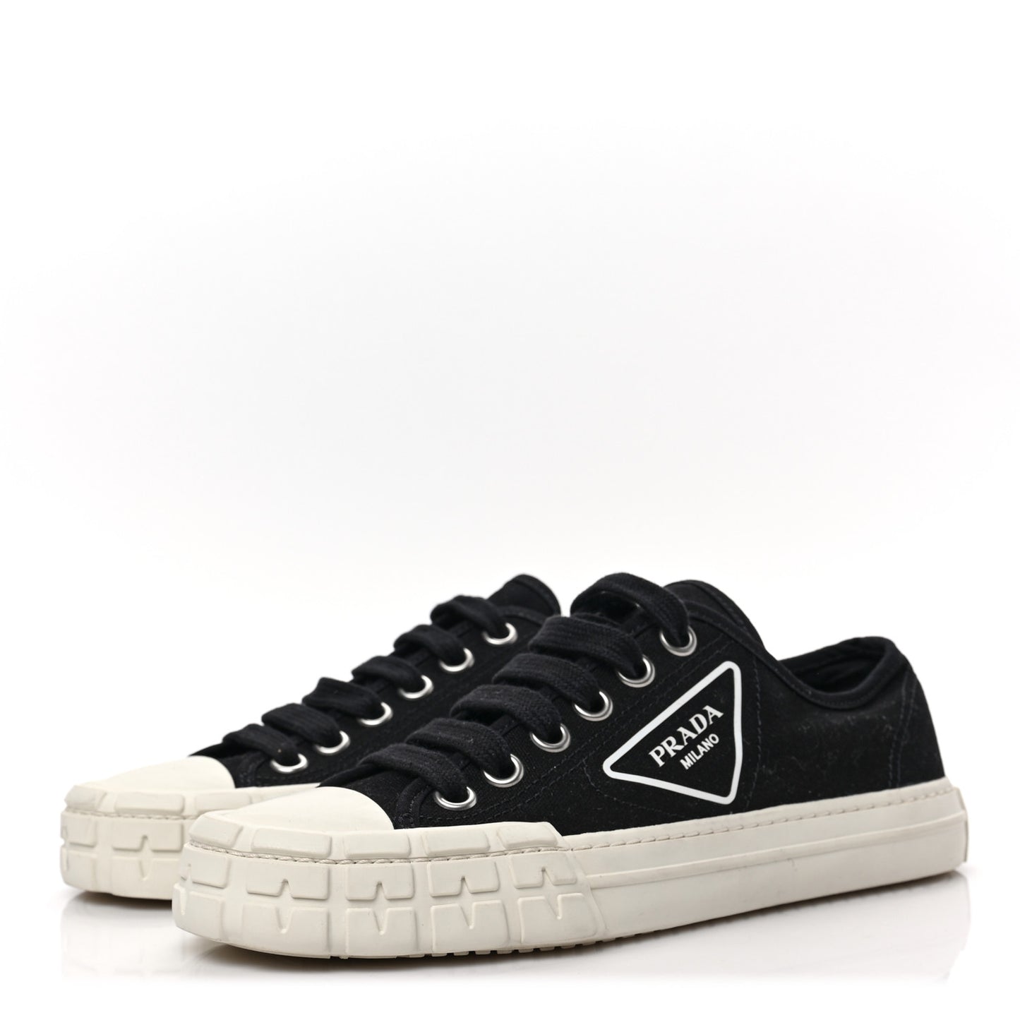 Canvas Triangle Logo Wheel 35mm Sneakers Black