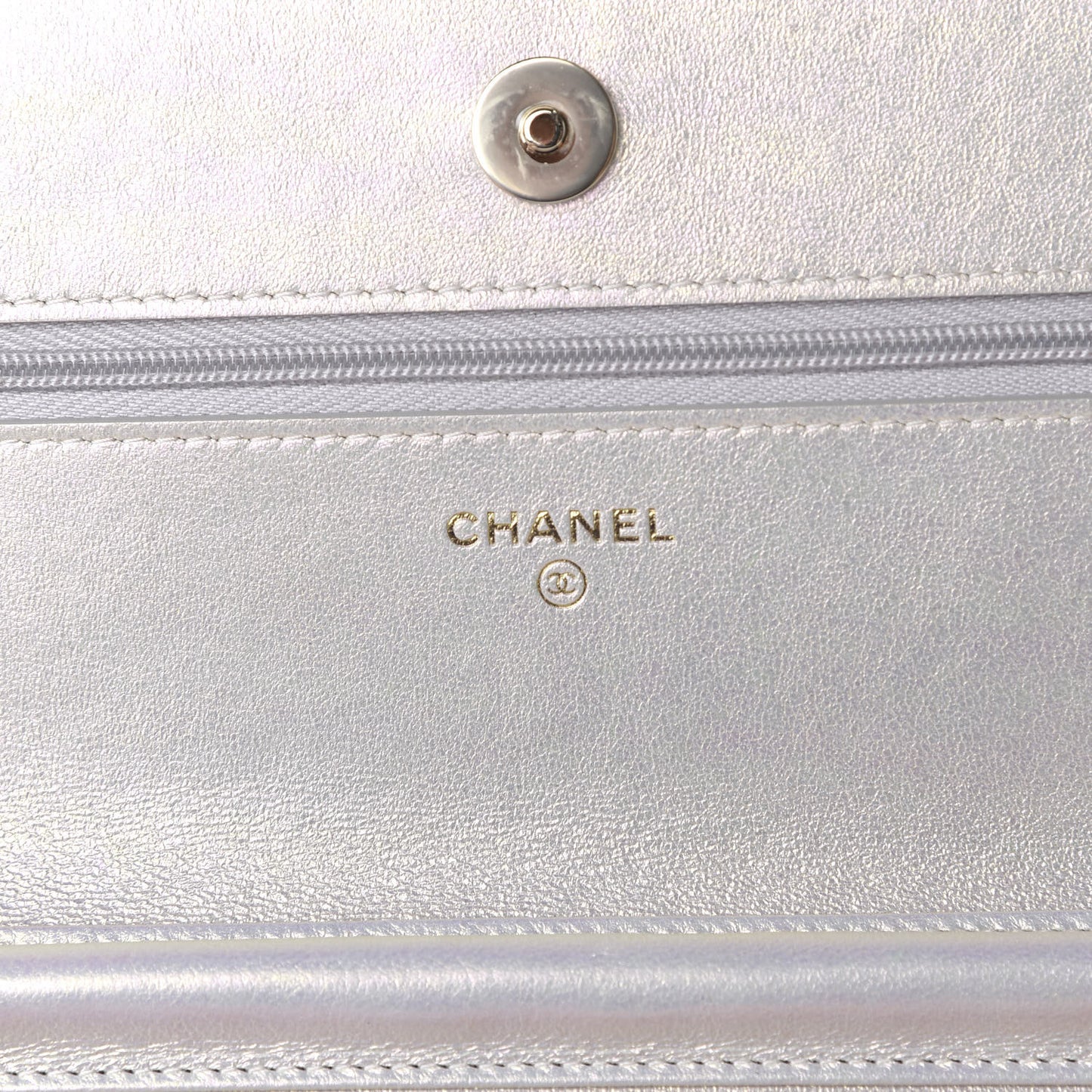 Iridescent Lambskin Quilted Wallet On Chain WOC Ivory