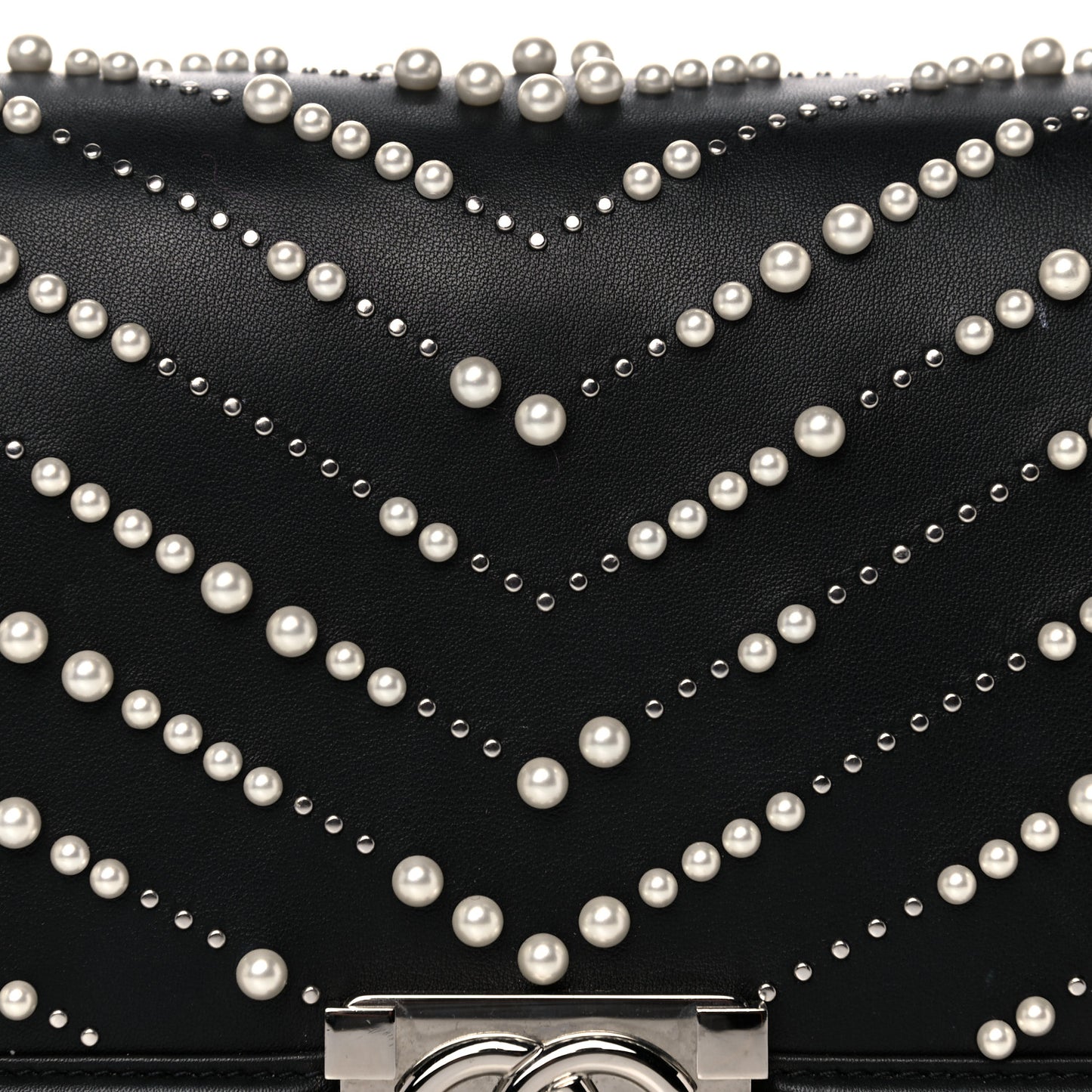 Calfskin Pearl Chevron Medium Boy Flap Black