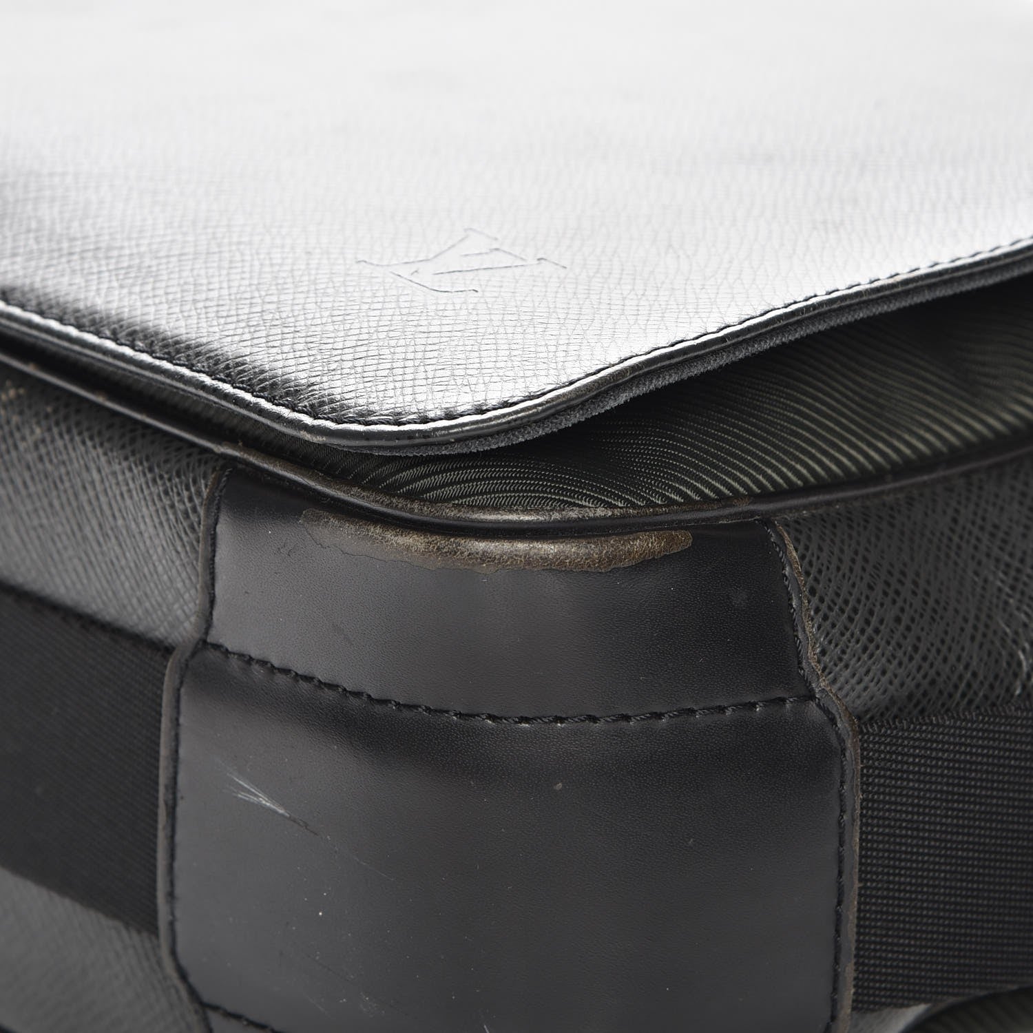 Louis Vuitton Taiga Viktor Messenger Bag Ardoise 11 of 11