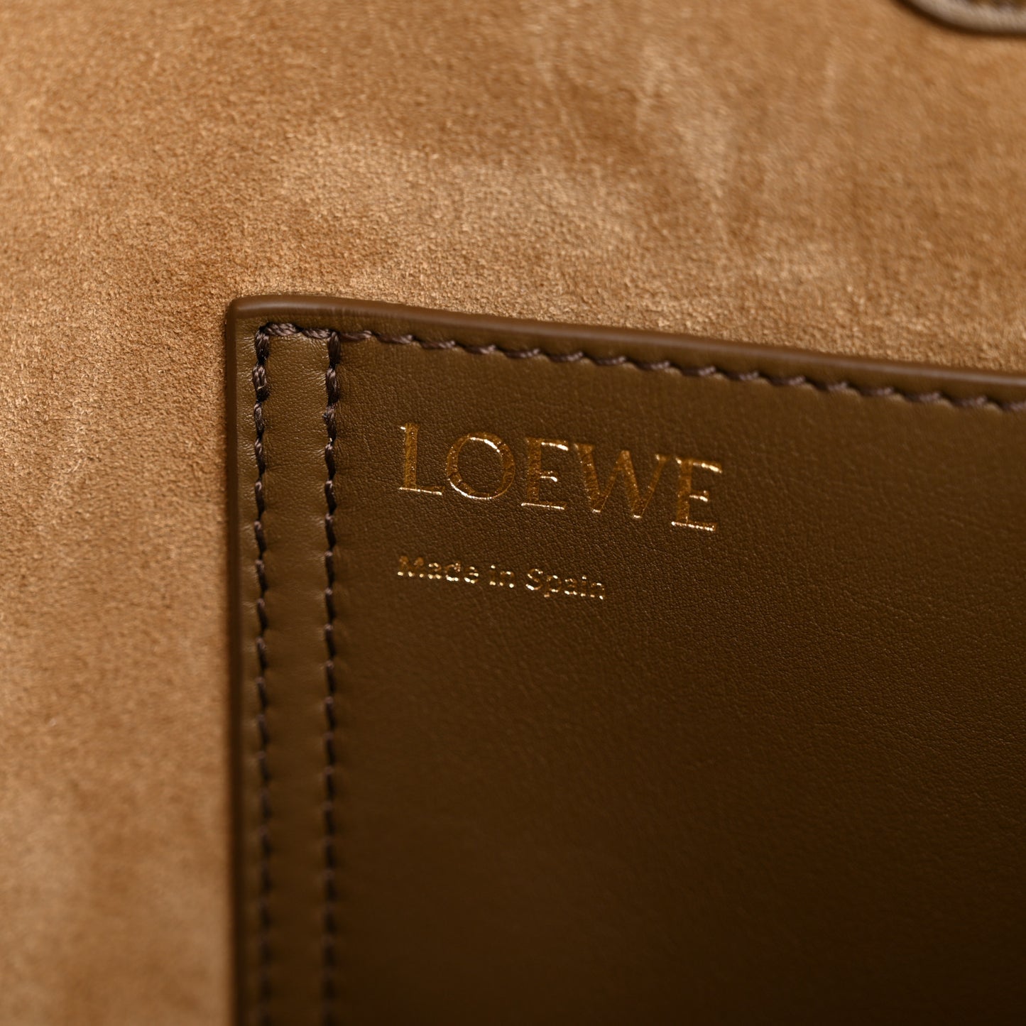 Smooth Calfskin Medium Pebble Bucket Bag Oak