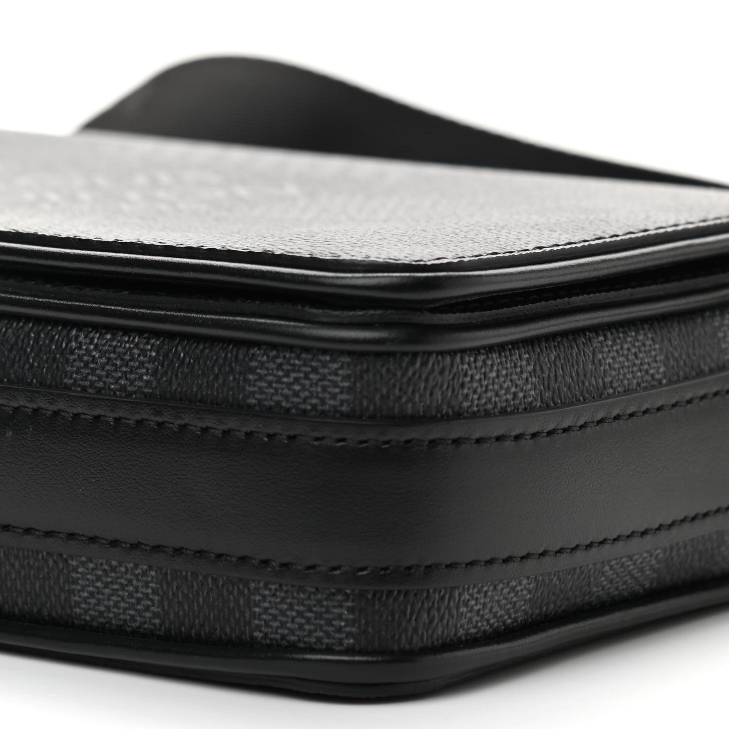 Damier Graphite 3D Studio Messenger