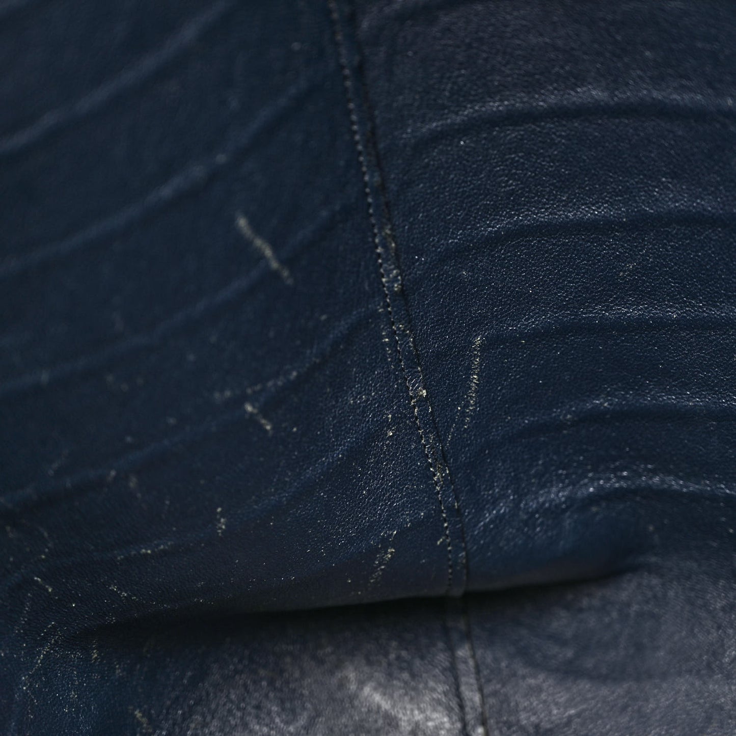 Nubuck Crocodile Embossed Medium Belt Cabas Phantom Navy Blue