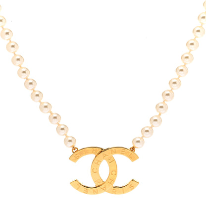 Chanel Pearl CC Paris Button Short Necklace Gold 4 of 5