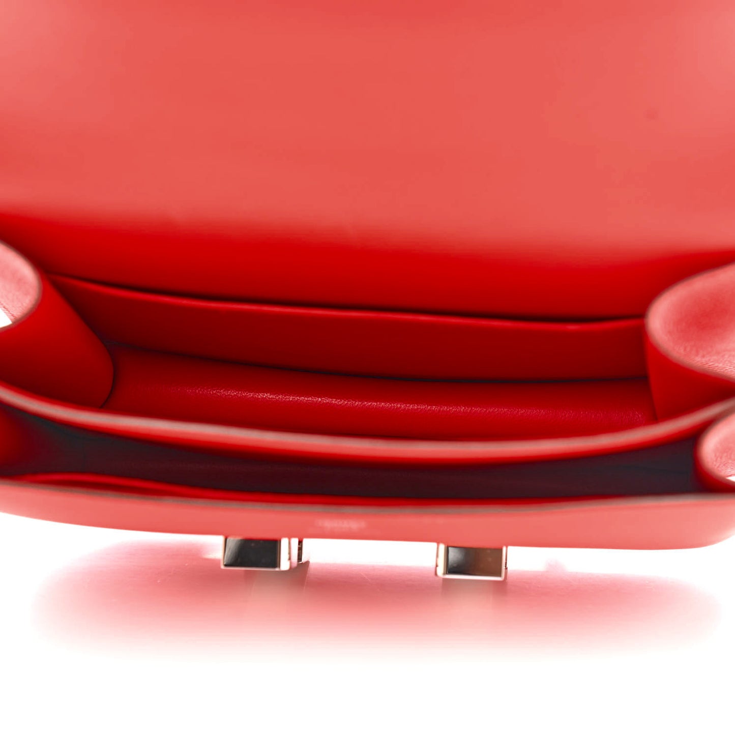 Epsom Constance 18 Rouge de Coeur