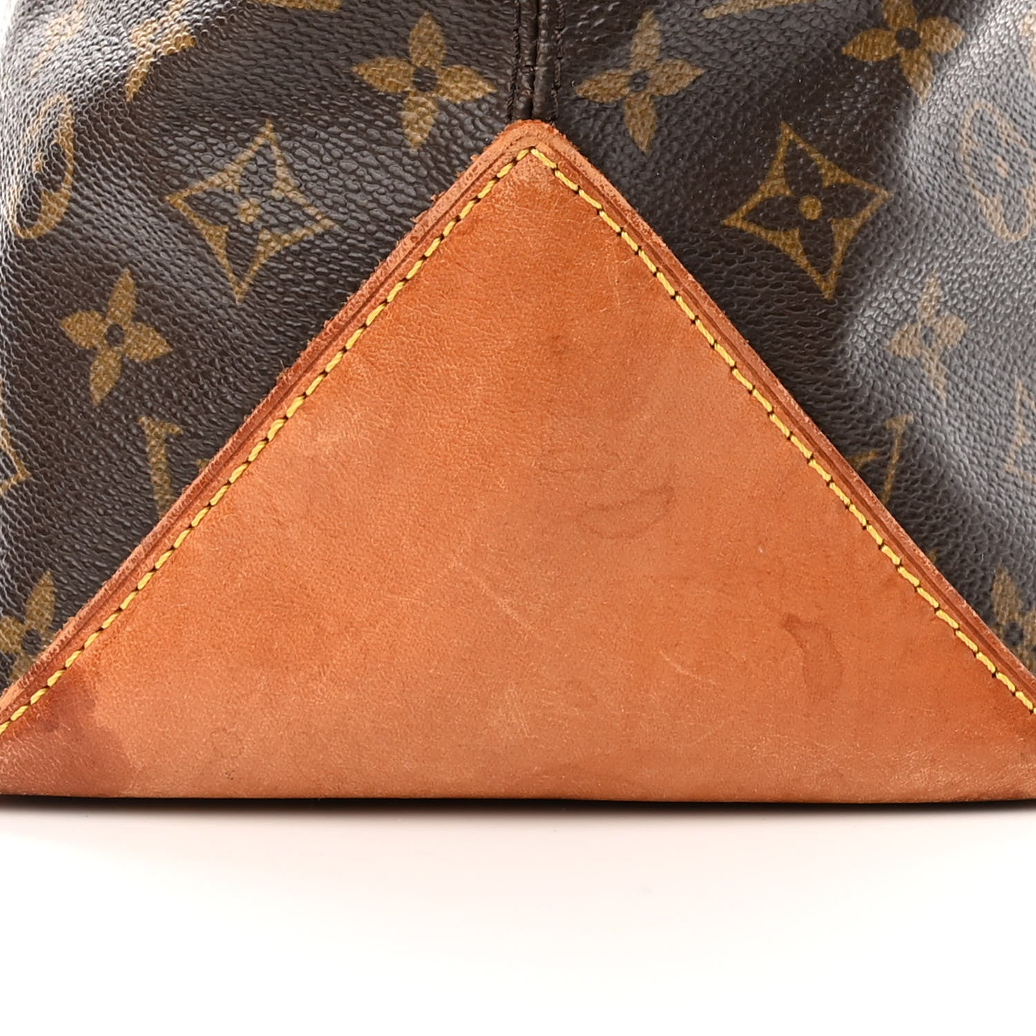 Louis Vuitton Monogram Cabas Mezzo 19 of 22