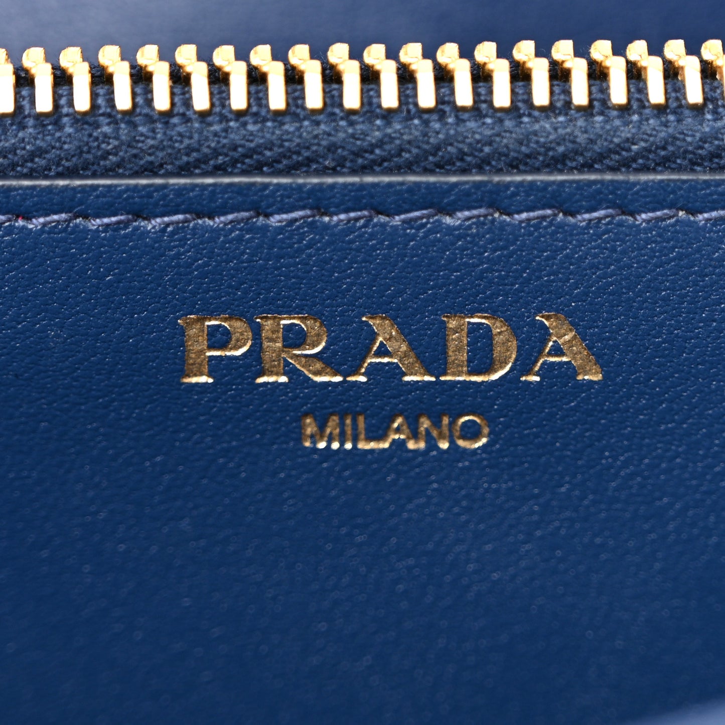 Vitello Move Metal Oro Chain Wallet Bluette