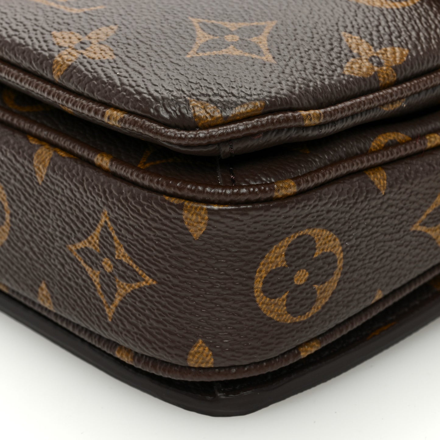 Monogram Pochette Metis East West