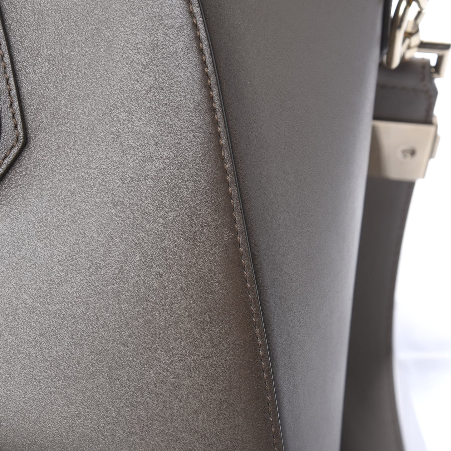Antique Calfskin Medium Antigona Grey