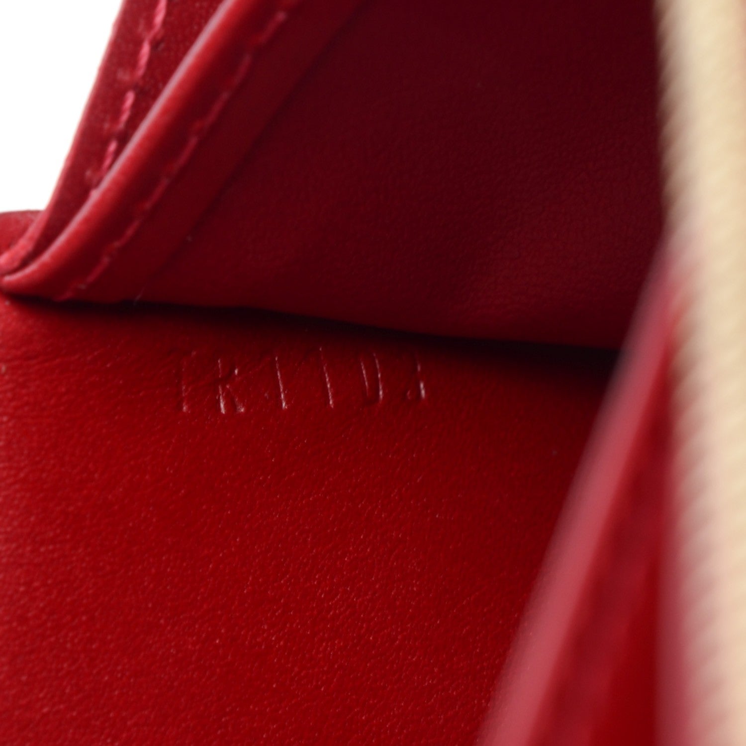 Louis Vuitton Vernis Sarah Wallet Pomme D'Amour 8 of 8