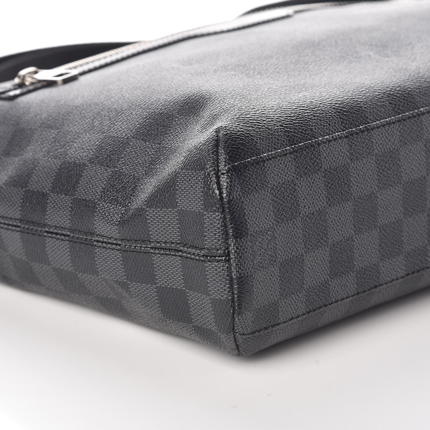 Louis Vuitton Damier Graphite Mick GM 5 of 8