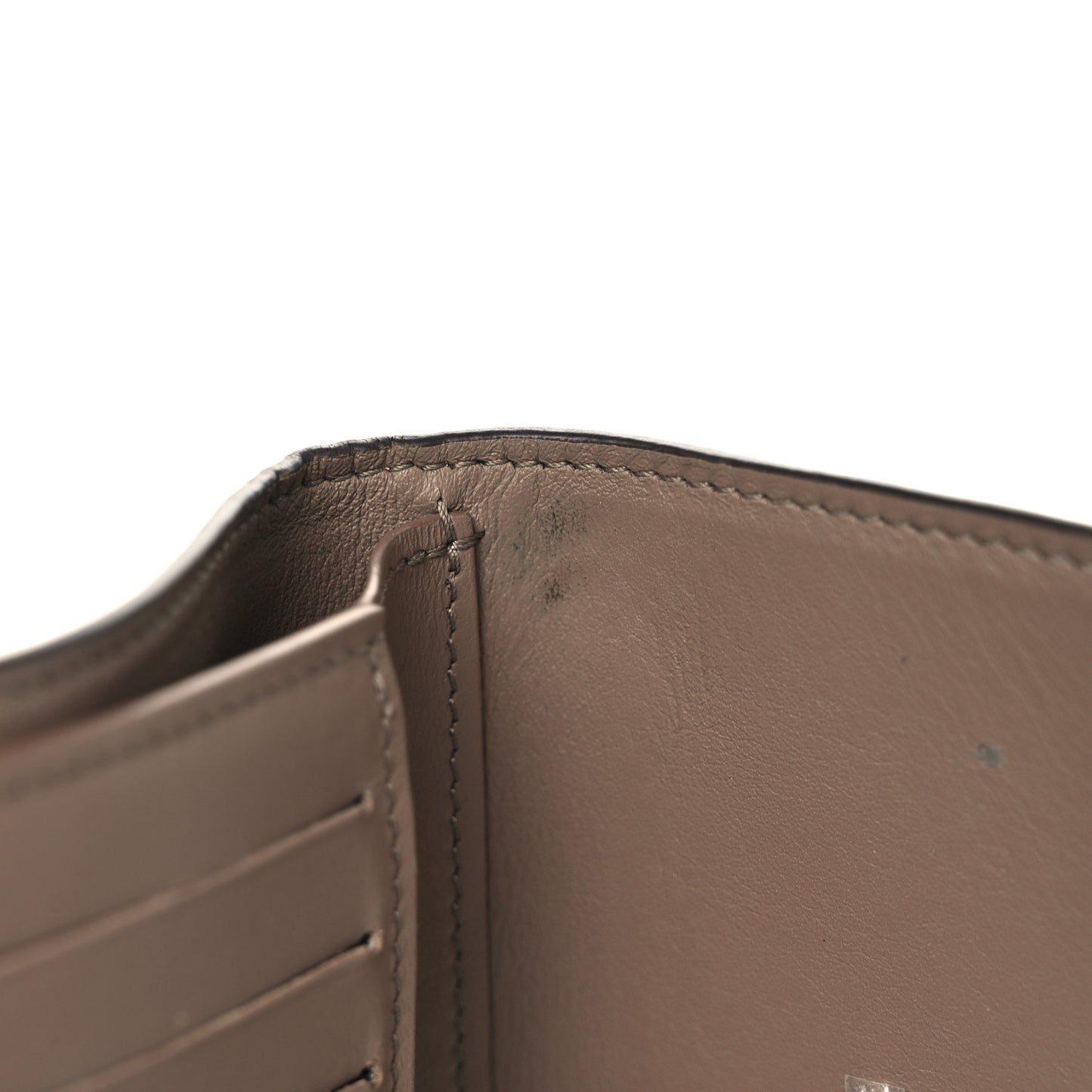 Taurillon Capucines Compact Wallet Magnolia