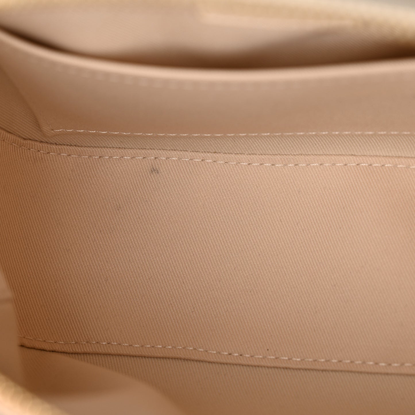 Monogram Saintonge Creme