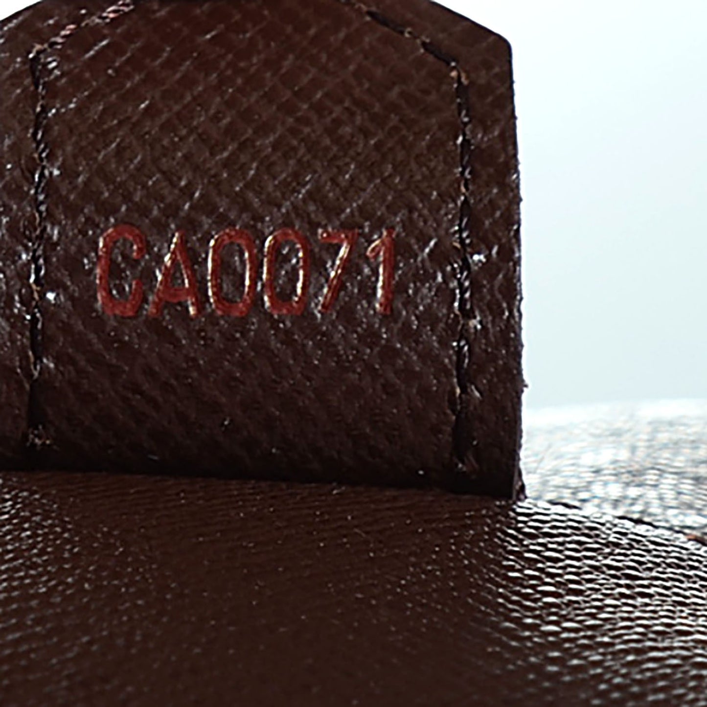 Damier Ebene Trousse Toilette 28
