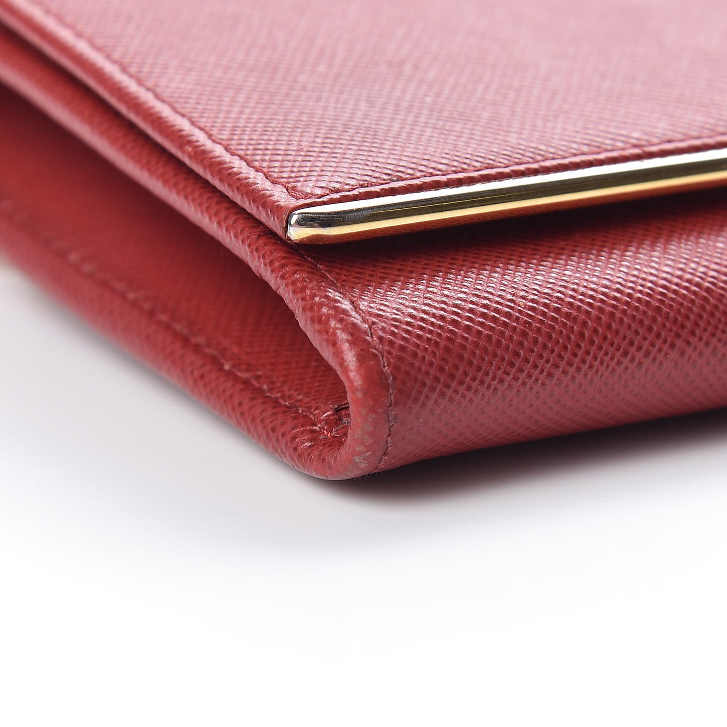 Saffiano Metal Bar Chain Wallet Fuoco