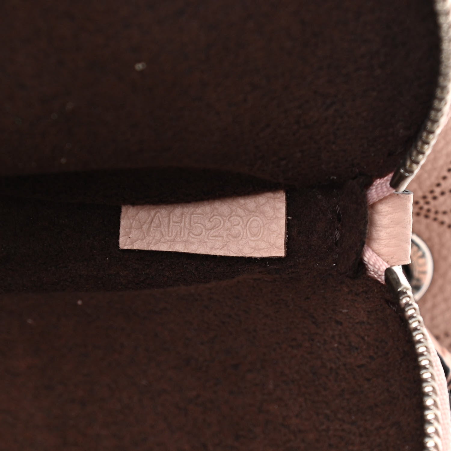 Louis Vuitton Mahina Bella Magnolia 6 of 9