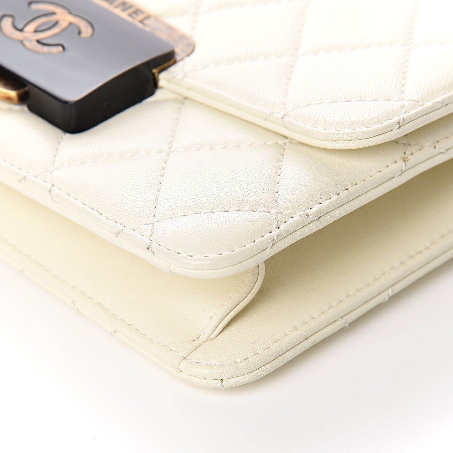 Sheepskin Quilted Mini Beauty Lock Flap White