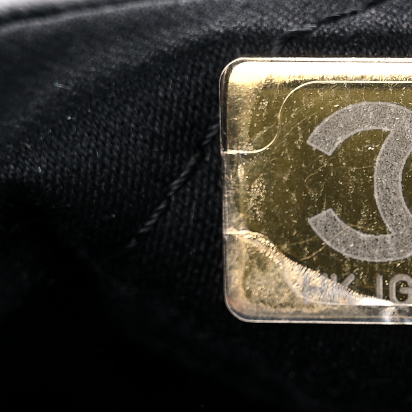 Shiny Calfskin Quilted Chanel 22 Black