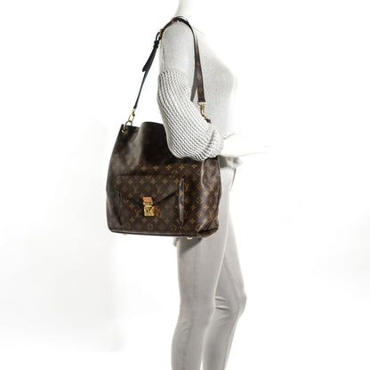 Louis Vuitton Monogram Metis 2 of 10