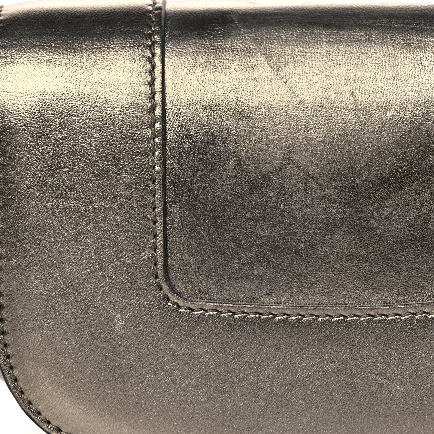 Metallic Nappa Small Supervee Crossbody Bag Silber