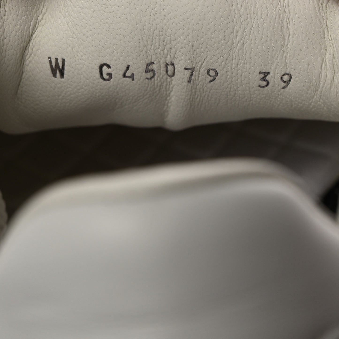 Calfskin CC Womens Sneakers 39 White